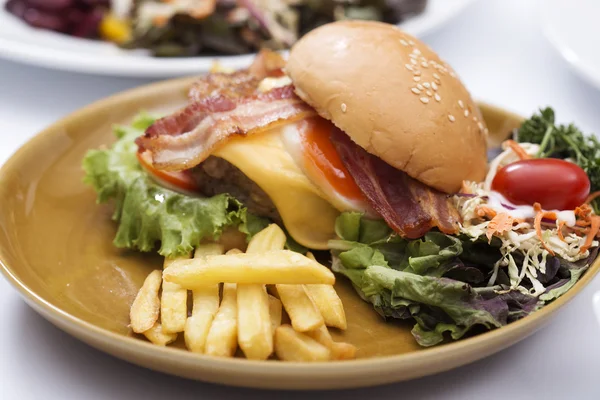 Hamburger kött bacon — Stockfoto