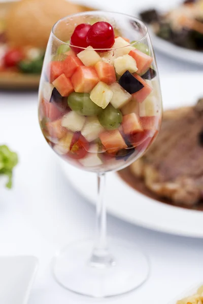 Taze meyve salatası kokteyl — Stok fotoğraf