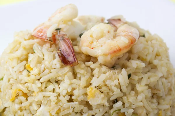 Míchejte smažená rýže s krevetami — Stock fotografie
