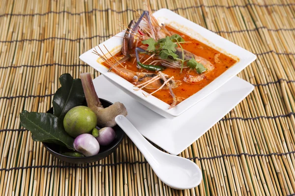Tom yam kung  sour and spicy of shrimp soup — Stock Photo, Image