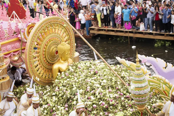 SAMUT PRAKARN, TAILANDIA-OC TOBER 7, 2014: La Fiesta de la Danza del Loto —  Fotos de Stock