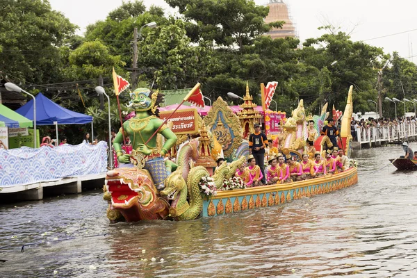 SAMUT PRAKARN, THAILAND-OC TOBER 7, 2014: The Lotus Giving Festiva — стоковое фото