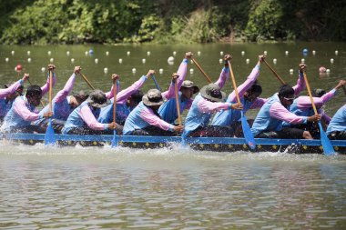: Saraburi, Thailand - 29 Eylül: Traditi tanımlanamayan ekipte