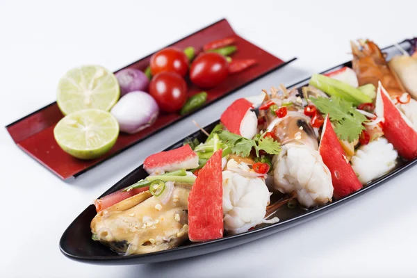 Salade thaïlandaise de fruits de mer épicés — Photo