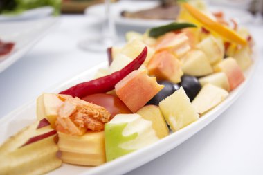 Baharatlı meyve salatası 