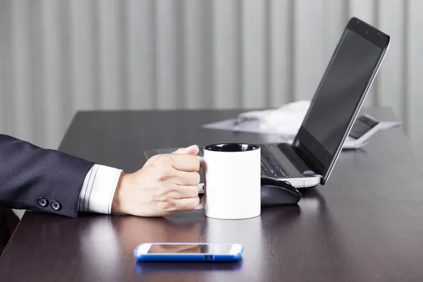 Hand of Businessman holding cup of coffee — Stock Photo, Image