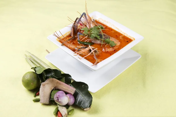 Aigre et épicé de soupe de crevettes — Photo