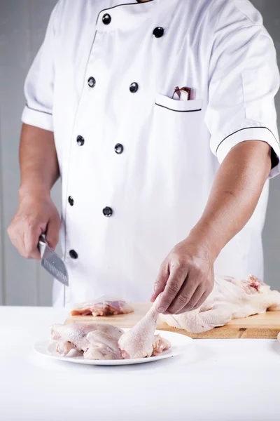 Chef prepared cooking raw chicken — Stock Photo, Image
