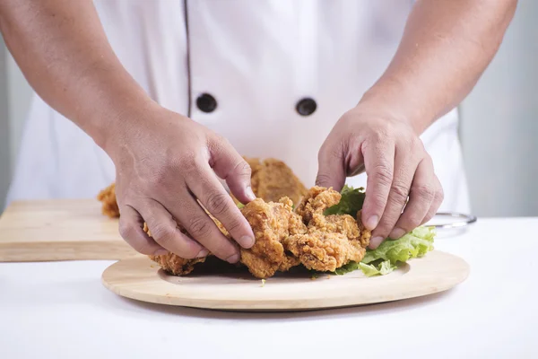Chef cook preparing fried chicken — Stock Photo, Image