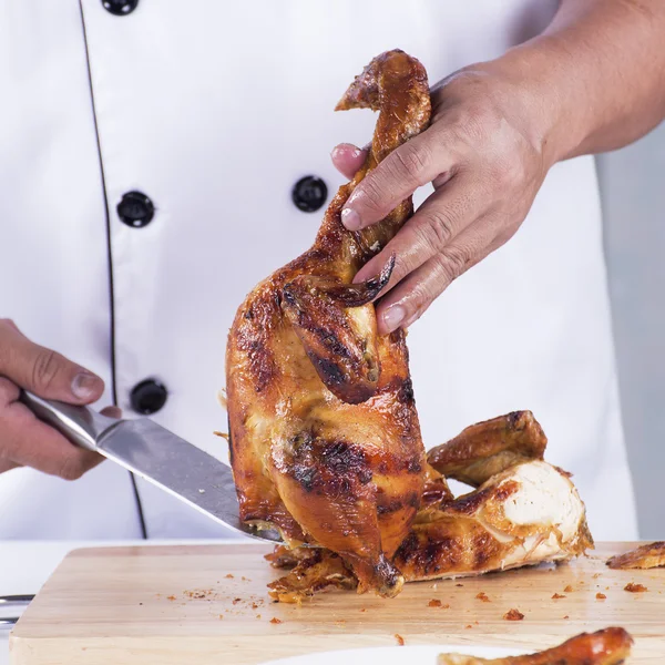Chef coupé Dinde grillée dans l'assiette — Photo