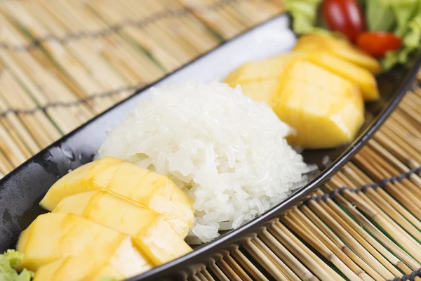 Ripe mango and sticky rice — Stock Photo, Image