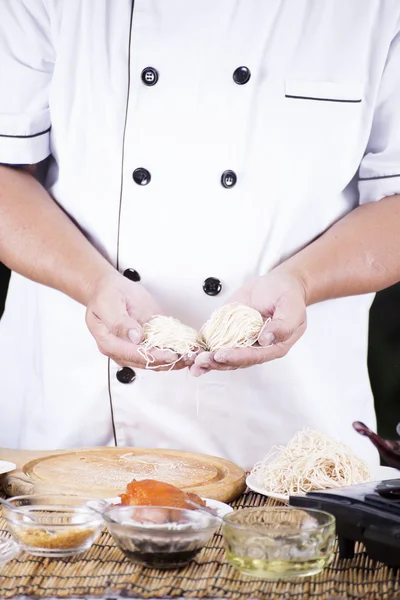 Chef present noodle before cookin — Stock Photo, Image