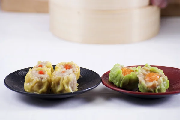 Čínské knedlíky na talíři — Stock fotografie
