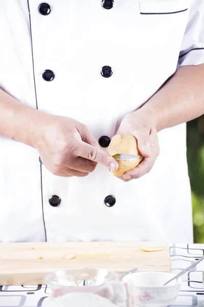 Chef peeling Potato with knife — Stock Photo, Image