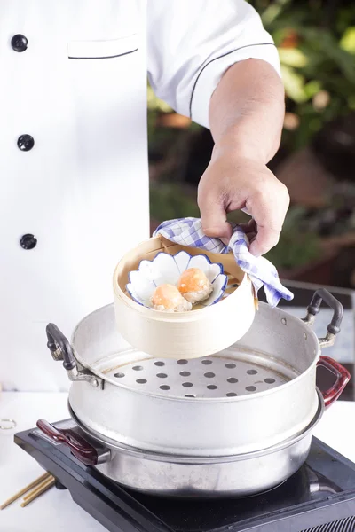 Chef presented steam mince pork and saly red egg Dim Sum — Stock fotografie