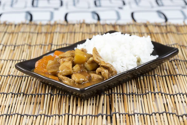 国産豚カレーご飯、人参、玉ねぎ、じゃがいも — ストック写真