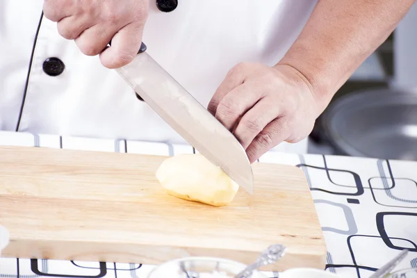 Chef cutting Potato on wooden broad — Stock Photo, Image