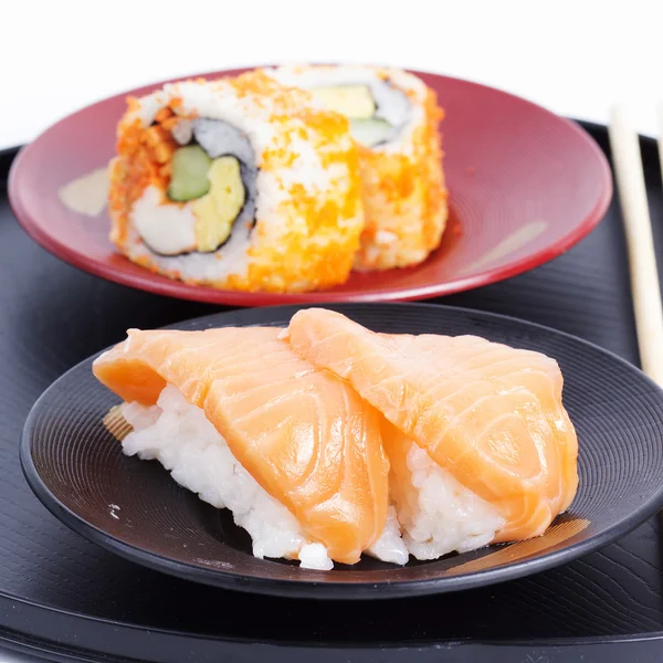 Sushi salmone e California Roll Maki — Foto Stock