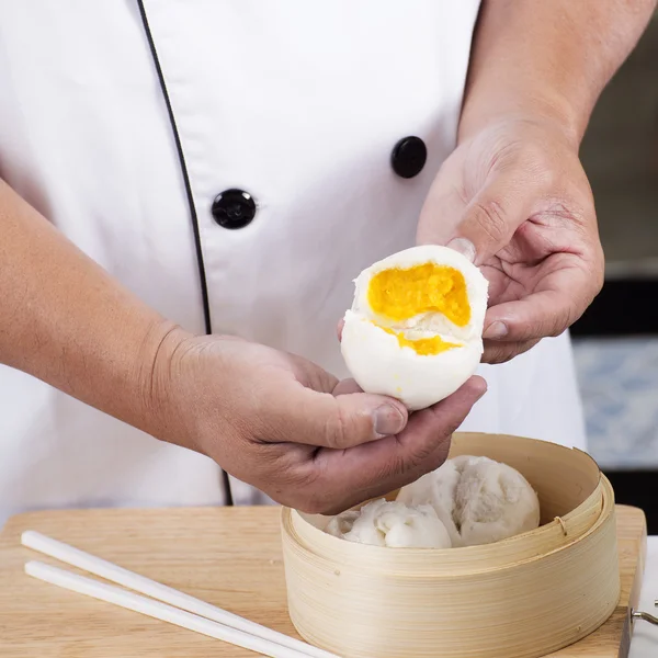 Chef show Chinese bun — Stock Photo, Image