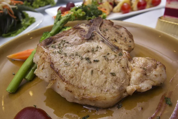 Filete de cerdo con hueso en T — Foto de Stock