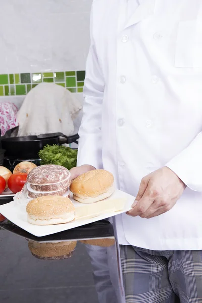 Chef presentó ingredientes o hamburguesa — Foto de Stock