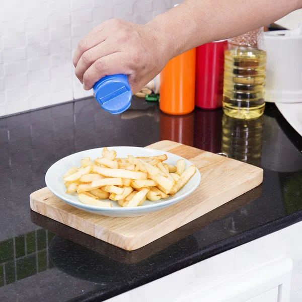 Chef colocando sal para francês demitido — Fotografia de Stock