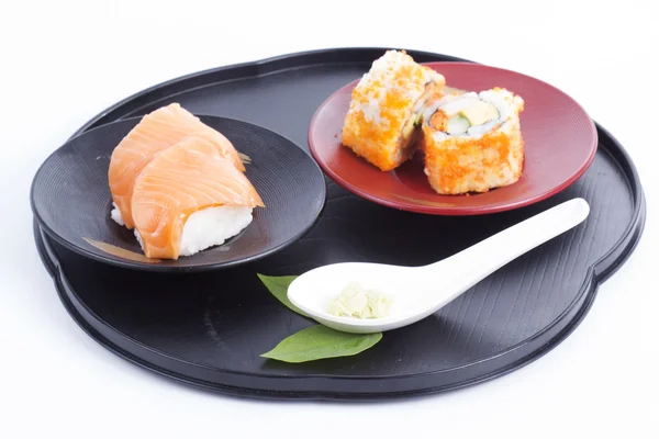 Califórnia Roll Maki com Masago e Sushi Salmon — Fotografia de Stock