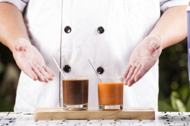 Şef mevcut cam Tay çay ve kahve 