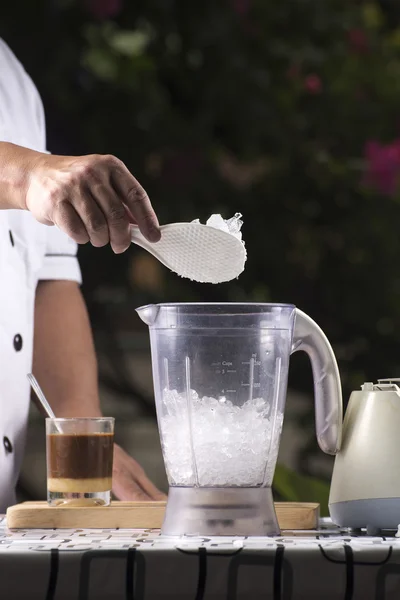 Chef putting grind ice — Stock Photo, Image