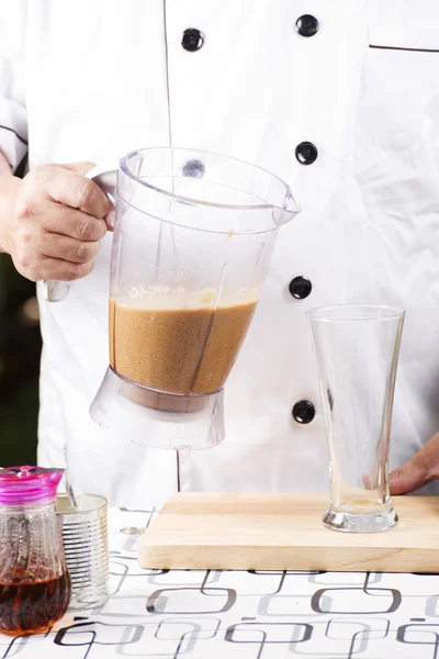 Chef prepared pouring Coffee smoothie — Stock Photo, Image