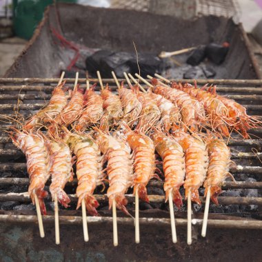Ahşap taze karides ızgara