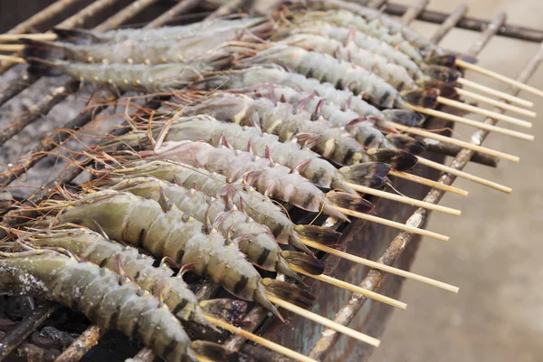 Fresh shrimps grilled on stove — Stock Photo, Image