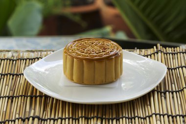 Durian pastayla moon ve yumurta sarısı doldurma