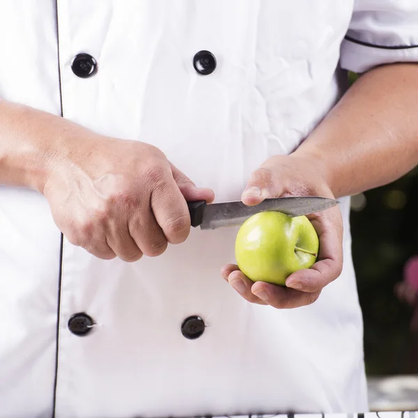 Chef cutting green apple — Stock Photo, Image