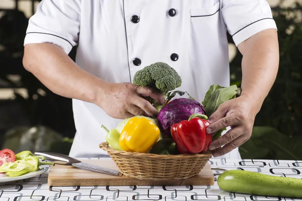 Chef preparati verdure fresche — Foto Stock