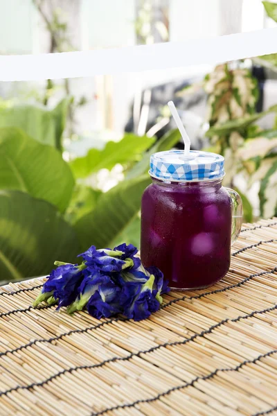 Asian pigeonwings (Butterfly Pea) juice — Stock Photo, Image