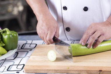 Şef yeşil Dilimleme patlıcan 