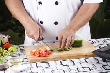 Şef kesme yeşil dolmalık biber 