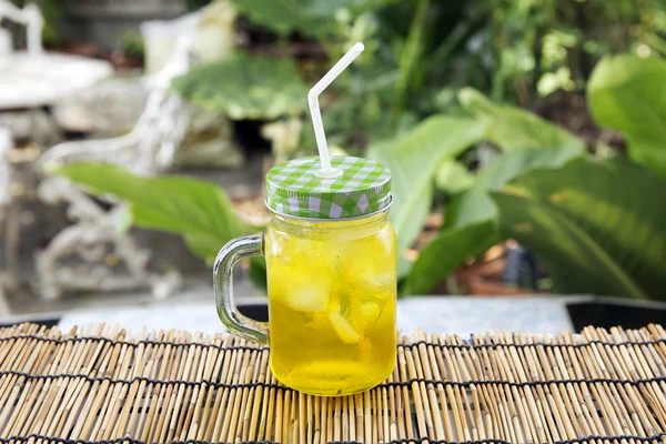 Chrysanthemum tea with ice — Stock Photo, Image