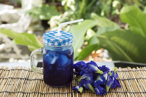 Asian pigeonwings (Butterfly Pea) juice — Stock Photo, Image