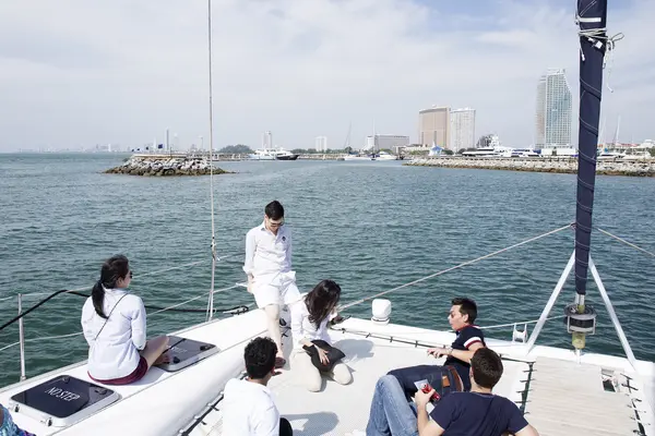 Muchos turistas en el yate — Foto de Stock