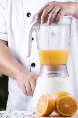 Portakal suyu smoothie yapmak 