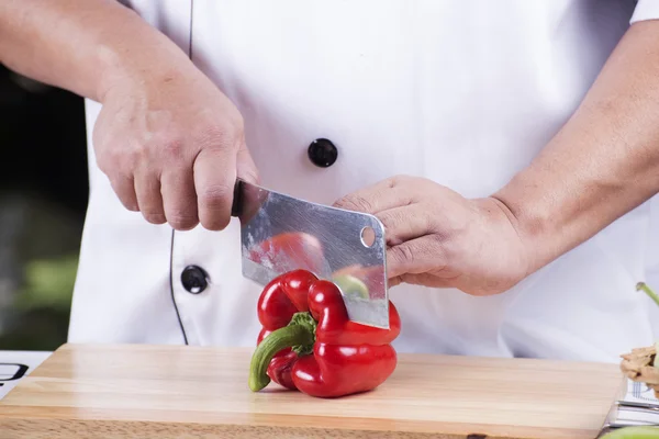 Chef cutting red bell pepper — Stock Photo, Image