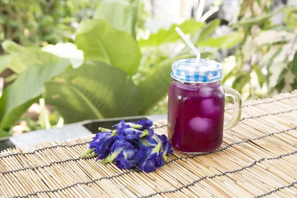 Asian pigeonwings (Butterfly Pea) juice — Stock Photo, Image