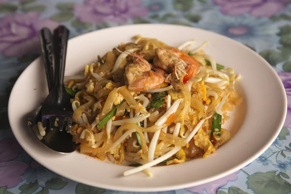 Pad Thai with shrimp — Stock Photo, Image