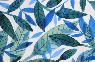 Ormanda yapraklar, dallar, çiçekler ve gökyüzü ile suluboya mavi soyut desen. Duvar kağıdı, ambalaj, kutlama, kartpostal, eskiz defteri için sanat yaratımı el yapımı arka plan