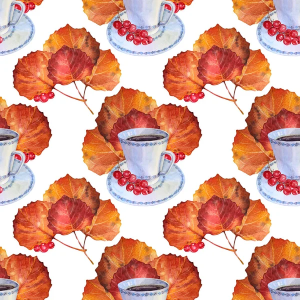 Bouquet autunnale e tazza di tè o caffè caldo. Foglie d'arancio disegnate a mano ad acquerello, ribes rosso, bevanda isolata su sfondo bianco. Fogliame vegetale naturale. Clipart creativo per Halloween, menu — Foto Stock