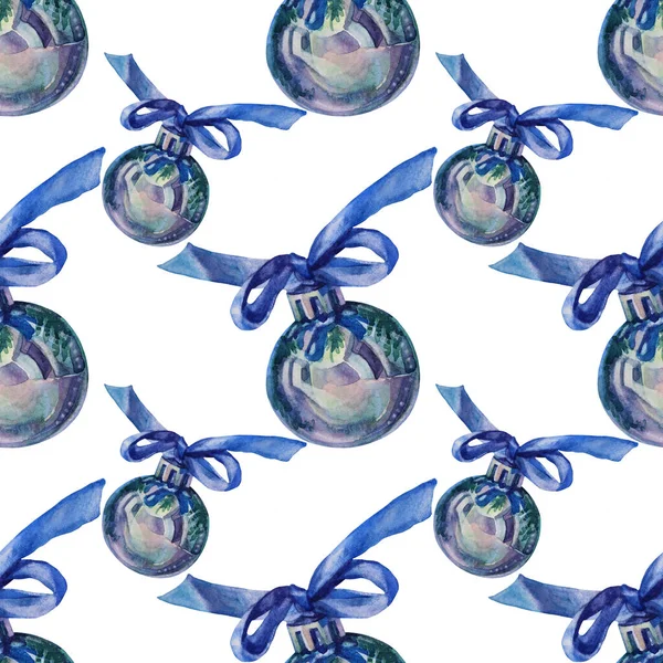Бесшовный рисунок акварели ручной работы серебристый блестящий рождественский украшения круга мяч с голубым луком изолированы на белом. Творческий фон игрушки для Нового года, вечеринки, празднования, обои — стоковое фото