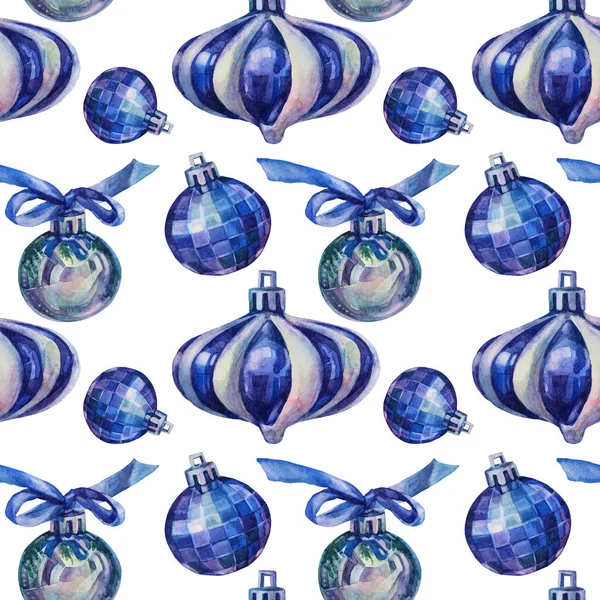Bezešvé vzor akvarel ručně kreslené stříbrné lesklé vánoční dekorace kruh míč s modrým lukem izolované na bílém. Kreativní hračky pozadí pro nový rok, párty, oslava, tapety — Stock fotografie