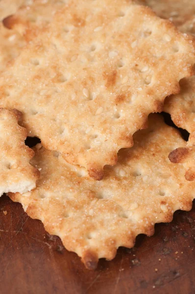 Соленый крекер с кунжутом — стоковое фото